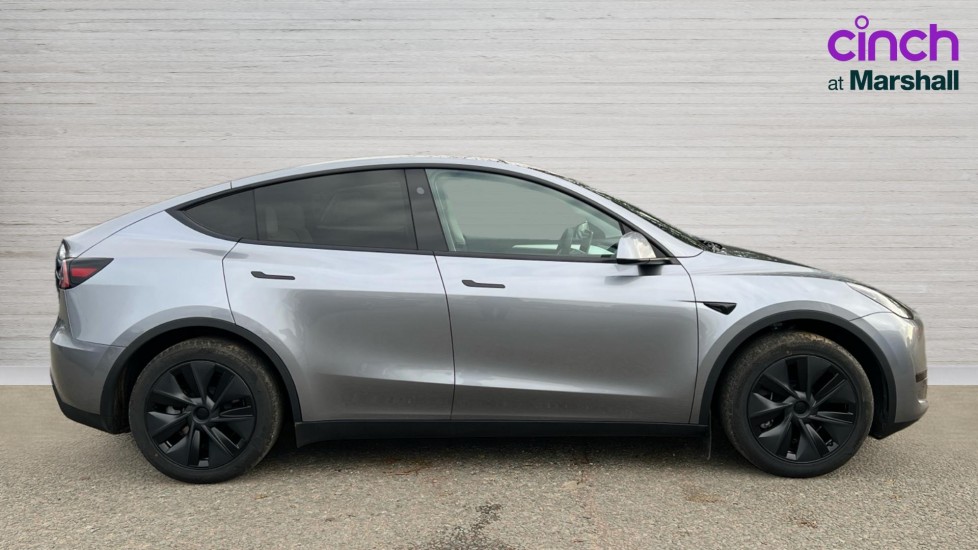 Used Tesla Model Y 2025 for sale - 76873571: Photo 2