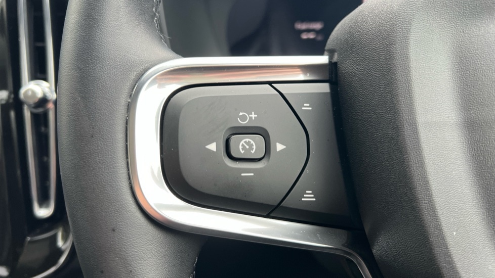 Used Volvo XC40 2024 for sale - 76871471: Photo 38