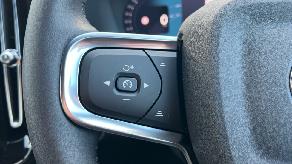 Used Volvo XC40 2025 for sale - 76894785: Photo 37