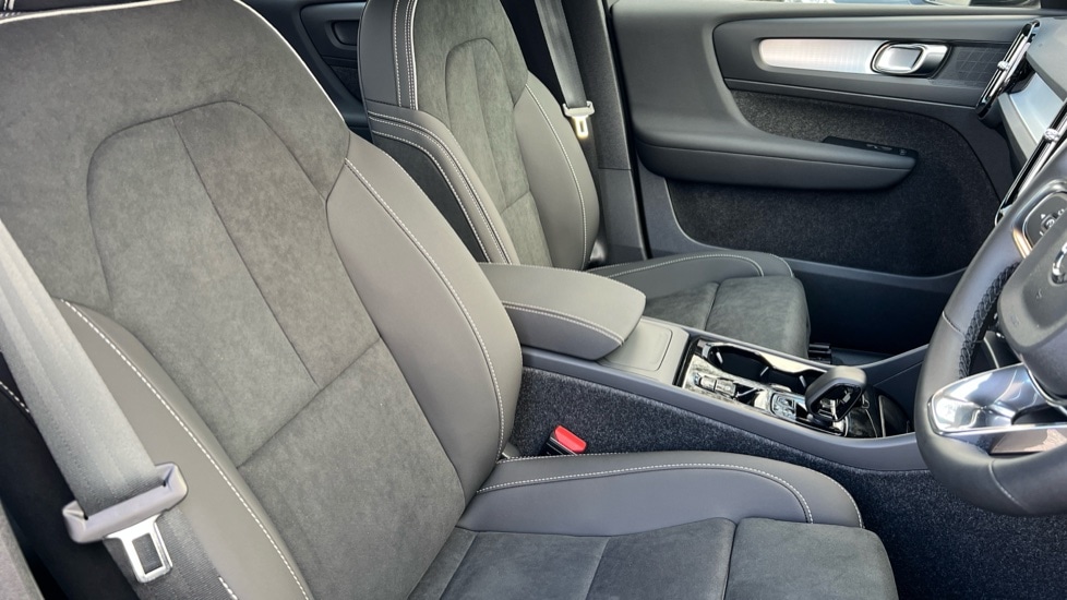 Used Volvo XC40 2025 for sale - 76894785: Photo 9