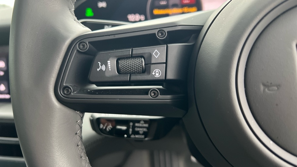 Used Porsche Taycan 2023 for sale - 76871571: Photo 24