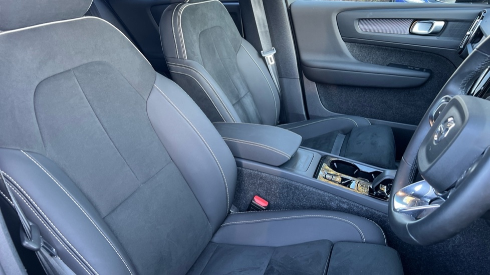 Used Volvo XC40 2024 for sale - 76872700: Photo 9