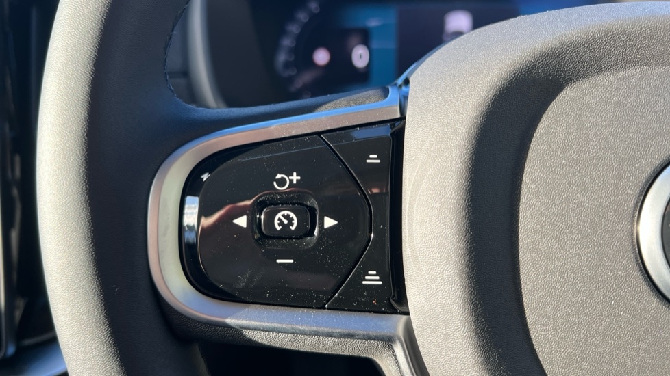 Used Volvo XC90 2025 for sale - 76140211: Photo 37