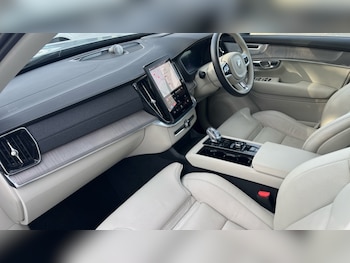 Used Volvo XC90 2025 for sale - 76112445: Photo 4