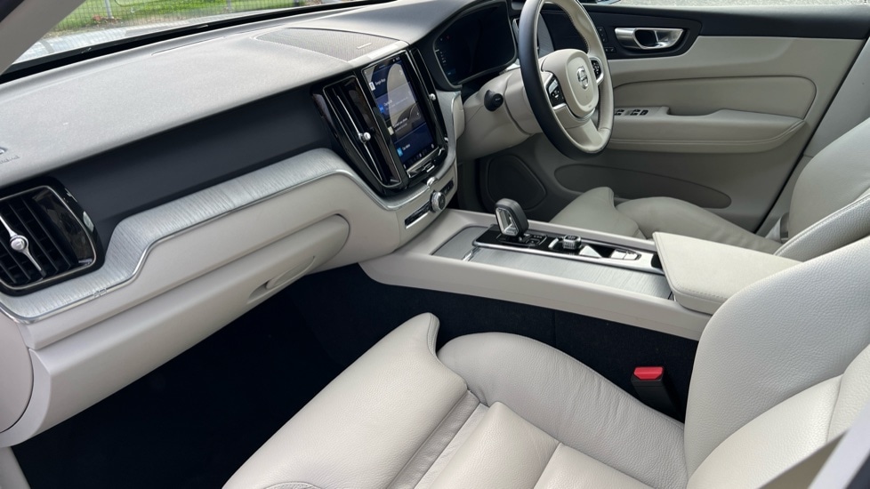 Used Volvo XC60 2025 for sale - 76870438: Photo 4