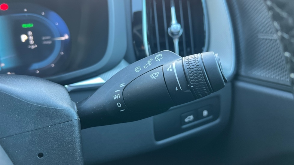 Used Volvo XC60 2025 for sale - 76873339: Photo 28