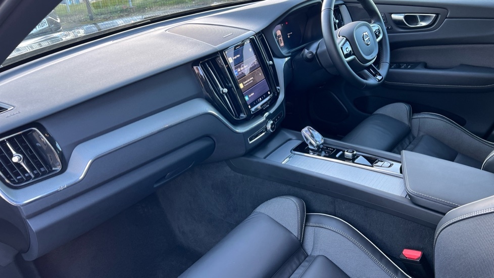 Used Volvo XC60 2025 for sale - 76873339: Photo 4
