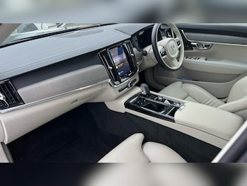 Used Volvo V90 2025 for sale - 76966623: Photo