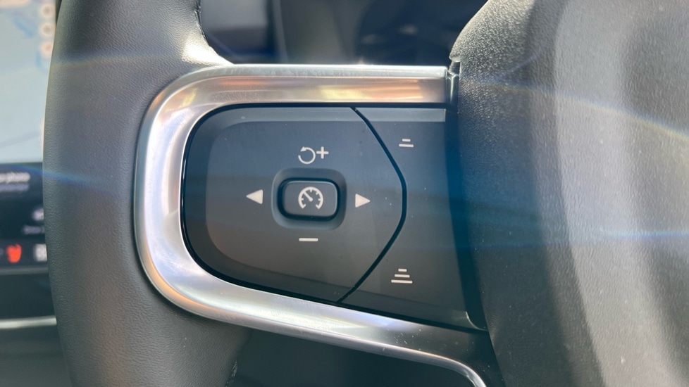 Used Volvo XC40 2025 for sale - 76870442: Photo 18