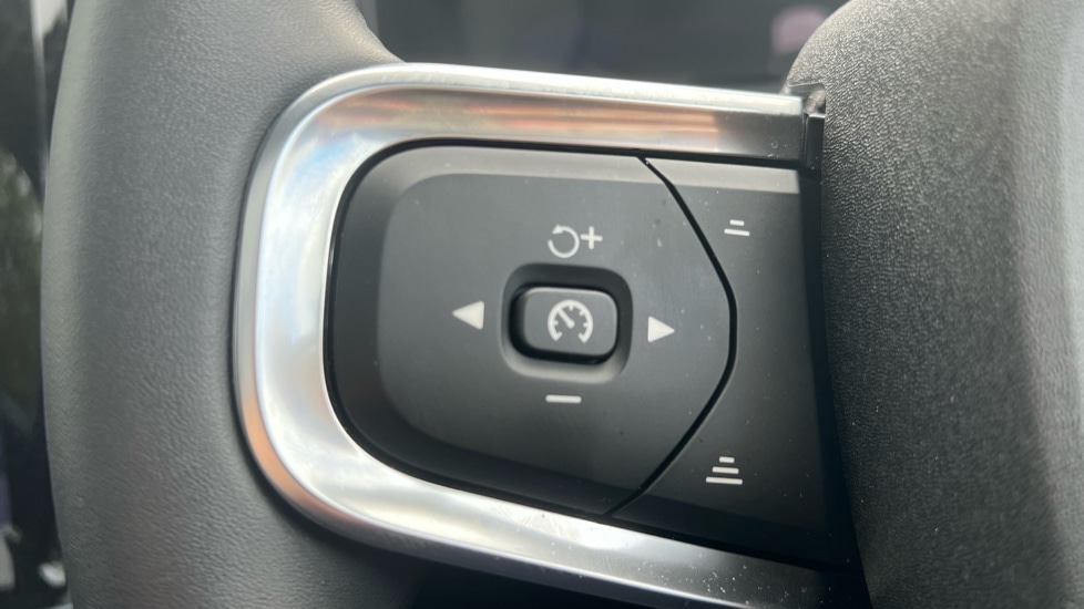 Used Volvo XC40 2025 for sale - 76870442: Photo 37