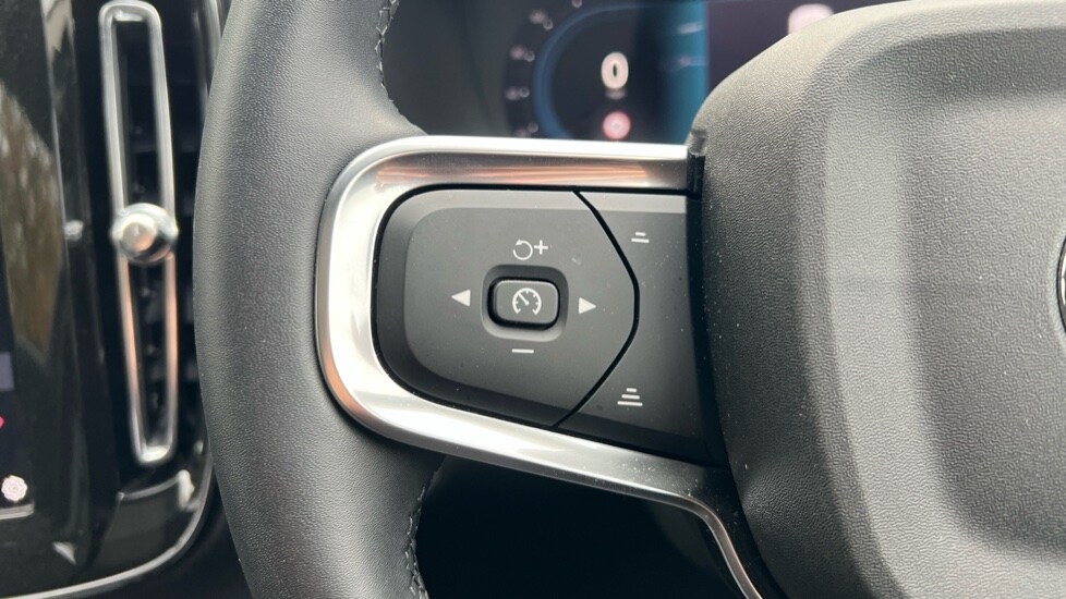 Used Volvo XC40 2024 for sale - 76168561: Photo 38