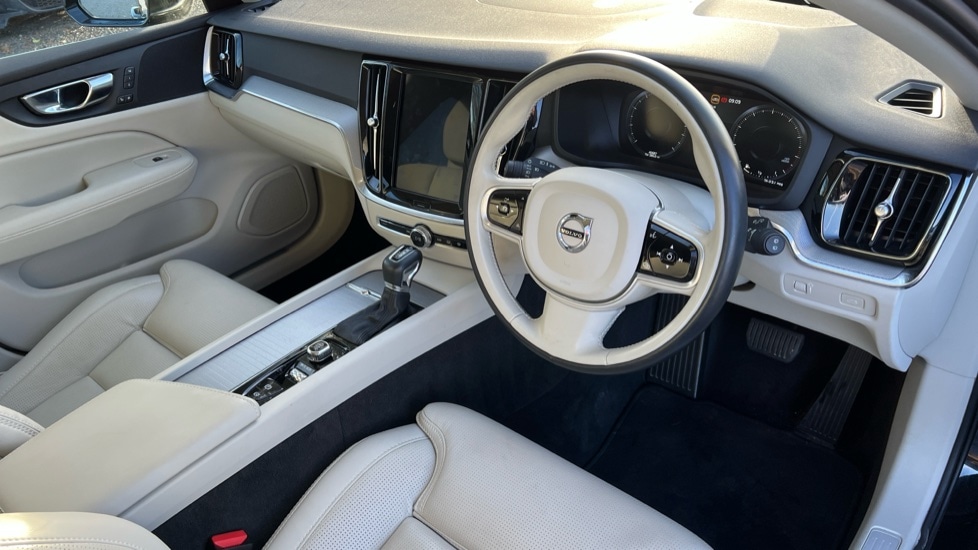 Used Volvo V60 2020 for sale - 76609698: Photo 5