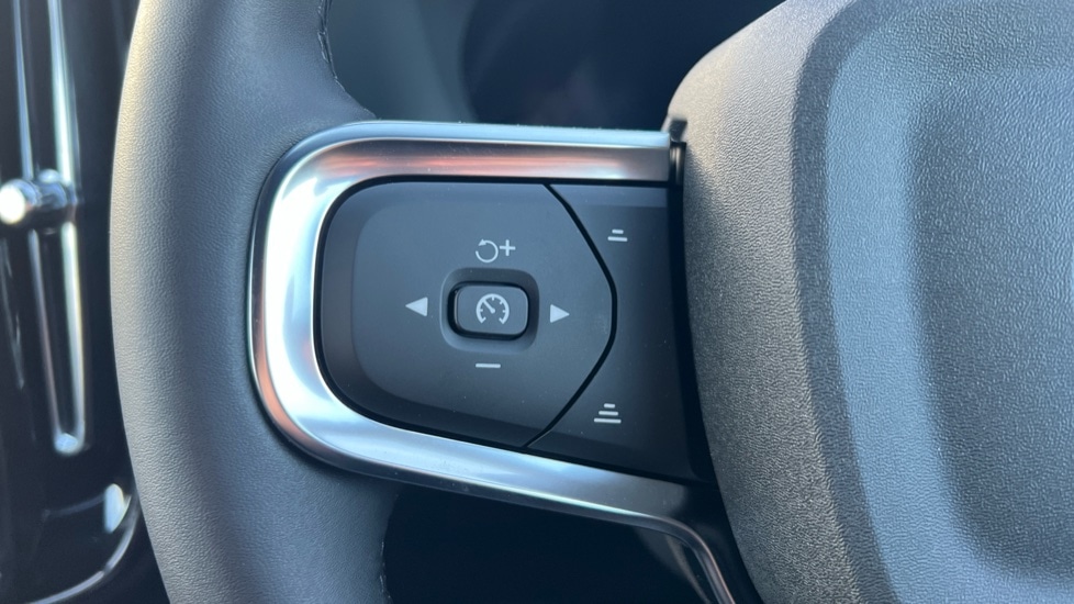 Used Volvo XC40 2025 for sale - 76894782: Photo 37