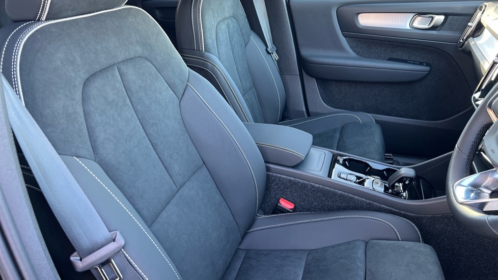 Used Volvo XC40 2025 for sale - 76894782: Photo 9