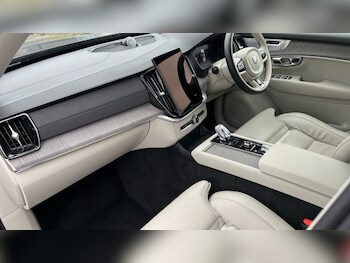 Used Volvo XC90 2025 for sale - 76933174: Photo