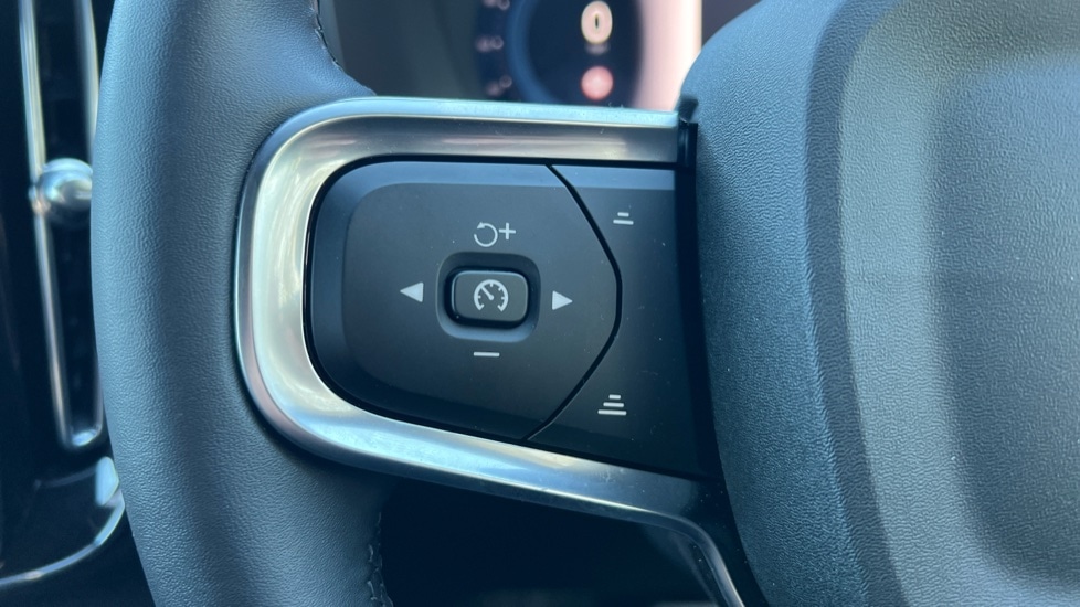 Used Volvo XC40 2024 for sale - 76872713: Photo 37