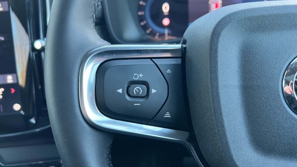 Used Volvo XC40 2024 for sale - 76873325: Photo 37