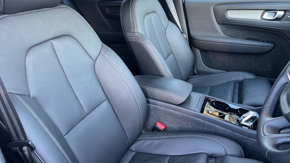 Used Volvo XC40 2024 for sale - 76873325: Photo 9