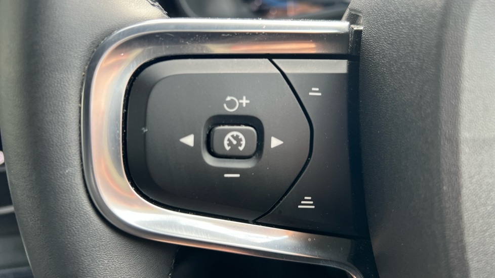 Used Volvo XC40 2025 for sale - 76007620: Photo 36