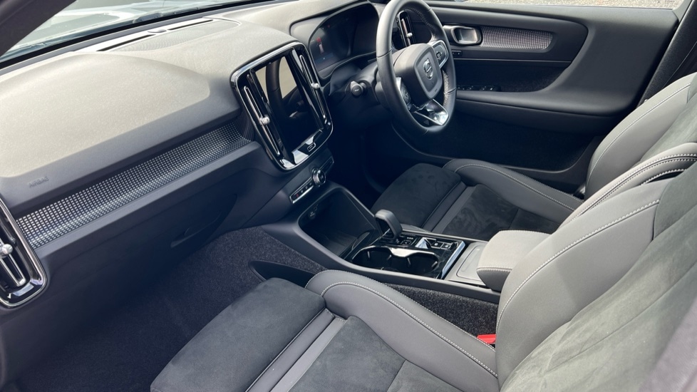 Used Volvo XC40 2025 for sale - 76007620: Photo 4
