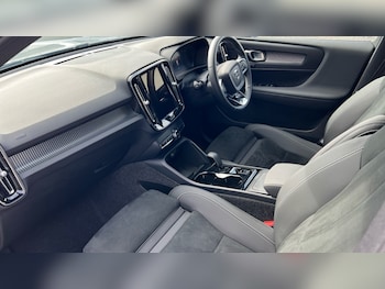 Used Volvo XC40 2025 for sale - 76007620: Photo 4