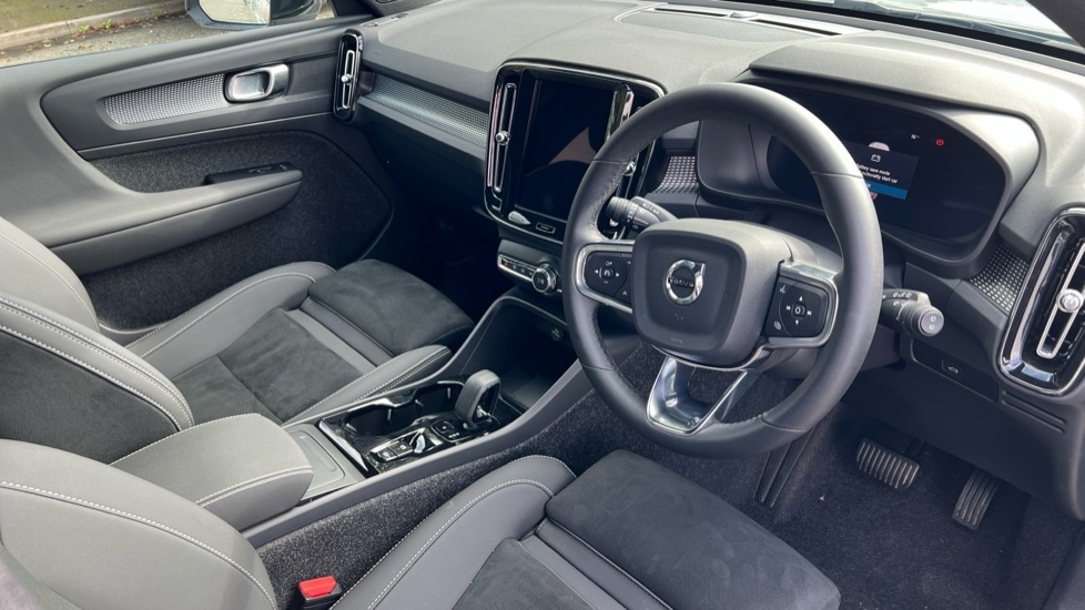 Used Volvo XC40 2025 for sale - 76007620: Photo 5