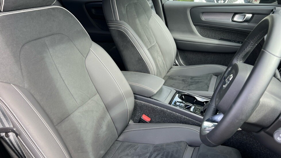 Used Volvo XC40 2025 for sale - 76007620: Photo 9