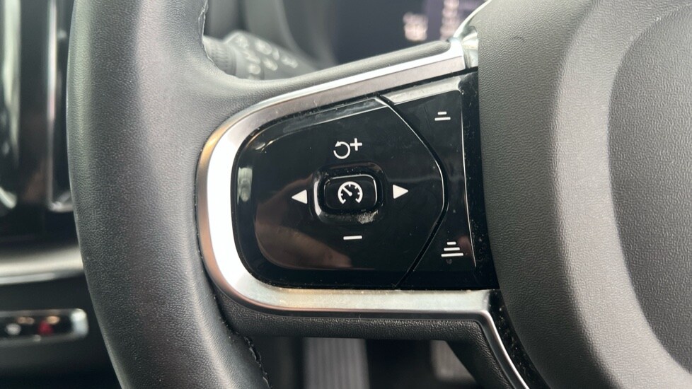 Used Volvo XC60 2023 for sale - 76873039: Photo 18