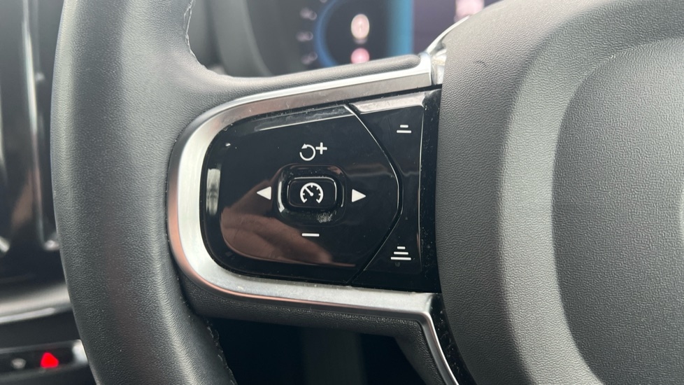 Used Volvo XC60 2023 for sale - 76873039: Photo 37