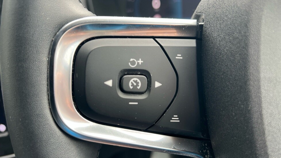 Used Volvo XC40 2025 for sale - 75922061: Photo 36