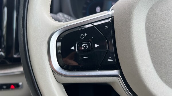 Used Volvo XC60 2023 for sale - 76145978: Photo 37