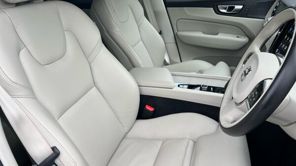 Used Volvo XC60 2023 for sale - 76145978: Photo 9