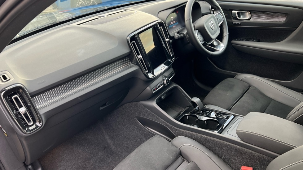Used Volvo XC40 2025 for sale - 76872766: Photo 4