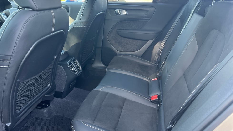 Used Volvo XC40 2023 for sale - 76086578: Photo 10
