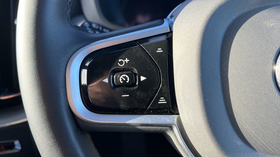 Used Volvo XC60 2025 for sale - 76874329: Photo 37