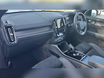 Used Volvo XC40 2023 for sale - 75641316: Photo