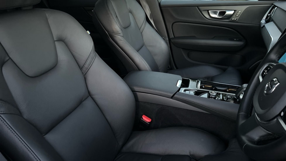 Used Volvo V60 2025 for sale - 76872771: Photo 9