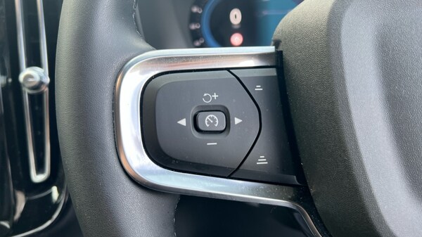 Used Volvo XC40 2023 for sale - 76124611: Photo 37