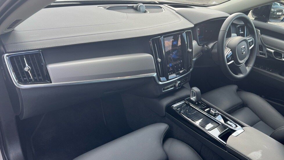 Used Volvo V90 2025 for sale - 75652922: Photo 4