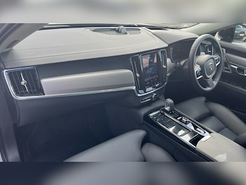 Used Volvo V90 2025 for sale - 75652922: Photo