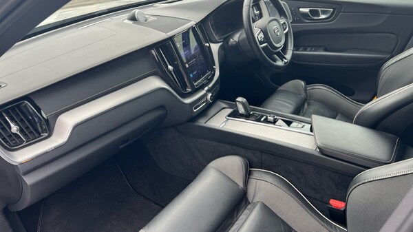 Used Volvo XC60 2021 for sale - 76130433: Photo 4