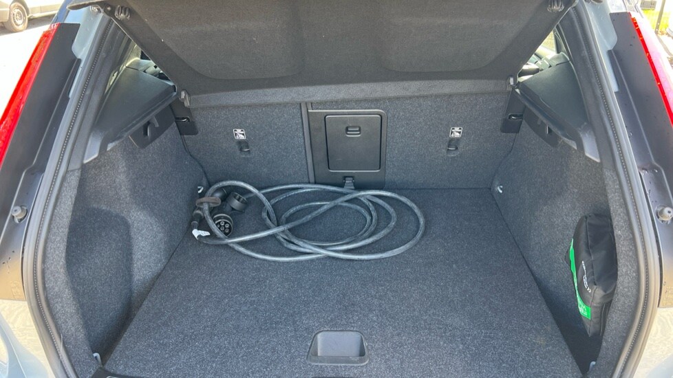 Used Volvo XC40 2023 for sale - 76168553: Photo 17