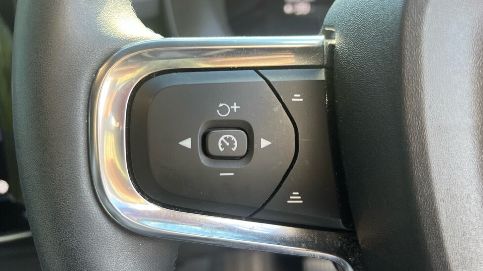 Used Volvo XC40 2023 for sale - 76168553: Photo 33