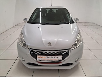 Used Peugeot 208 2015 for sale - 76260569: Photo 2