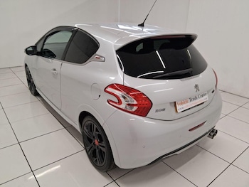 Used Peugeot 208 2015 for sale - 76260569: Photo 4