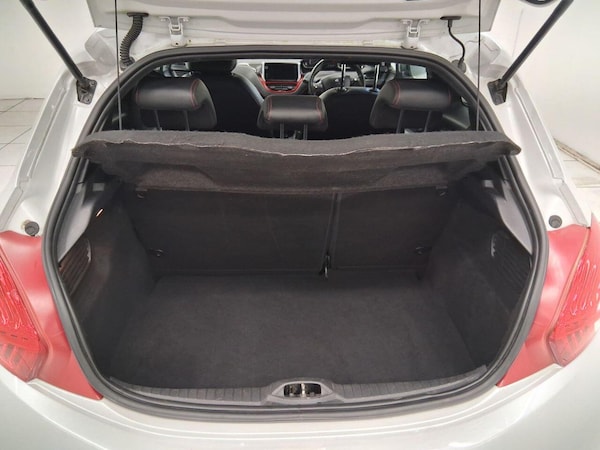 Used Peugeot 208 2015 for sale - 76260569: Photo 8