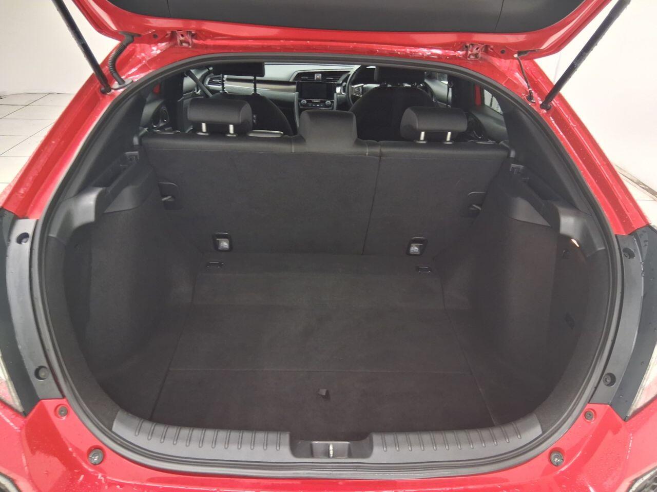 Used Honda Civic 2017 for sale - 76457322: Photo 8