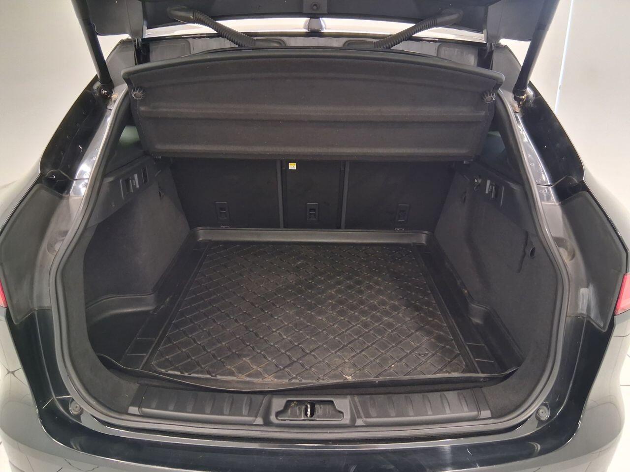 Used Jaguar F-Pace 2016 for sale - 76689776: Photo 8