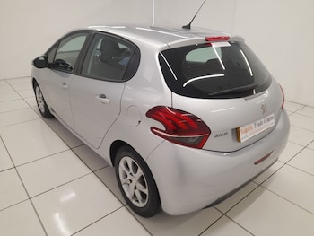 Used Peugeot 208 2017 for sale - 77643093: Photo