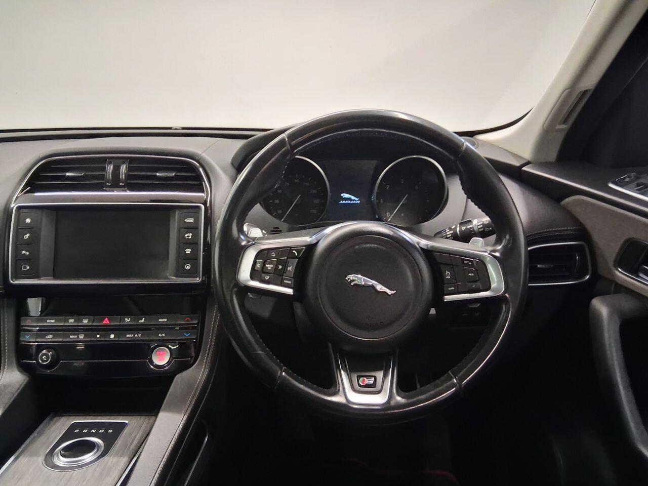 Used Jaguar F-Pace 2016 for sale - 76137374: Photo 10